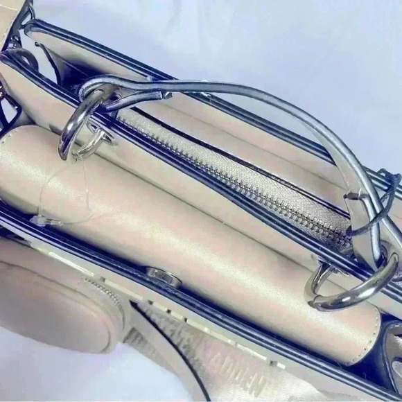 Steve Madden Chalk Bevelyn  w/AirPod Case Crossbody Bag Purse Satchel - Picture 9 of 11